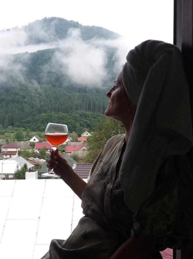 У Інни Hotel Mizhhirya  Екстериор снимка